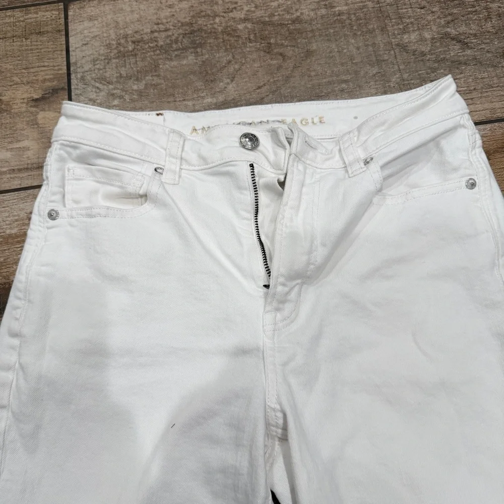American Eagle Outfitters | White Mom Jeans